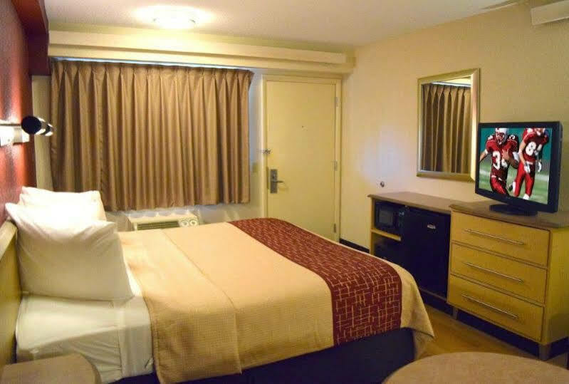 Red Roof Inn St Clairsville - Wheeling West St. Clairsville Экстерьер фото